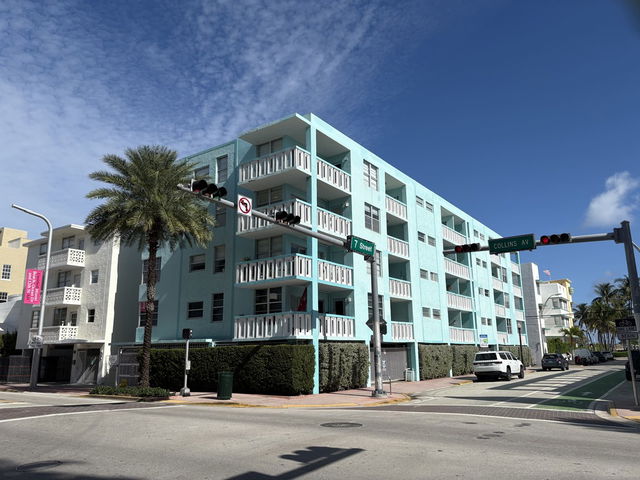 Collins Manor Condo photo 2